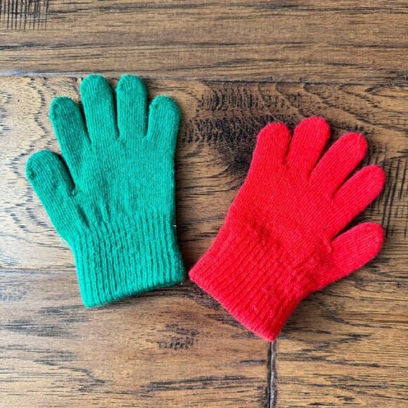 MUST HAVE! Boy’s Winter Gloves Bundle - Size 4-6 - Picture 4 of 7